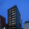 南面・西面外観（夕景）